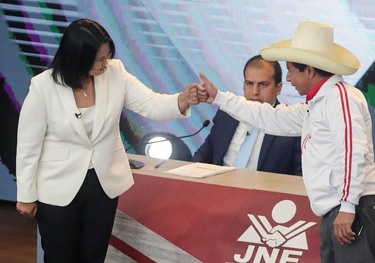 Keiko Fujimori y Pedro Castillo, en un debate electoral de 2021