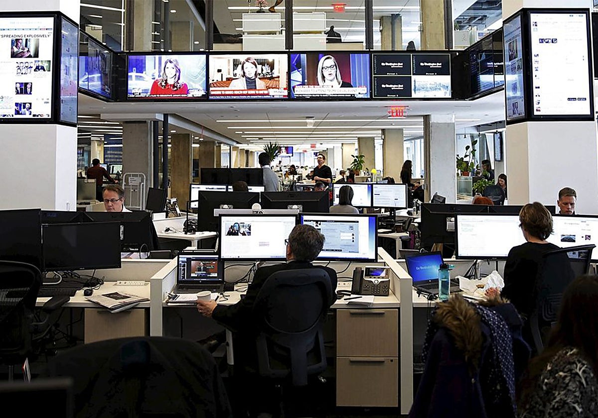El diario 'The Washington Post' no se ha salvado de la crisis mediática que asola los medios norteamericanos. Arriba, una imagen de la redacción, que perdió a diez redactores el mes pasado