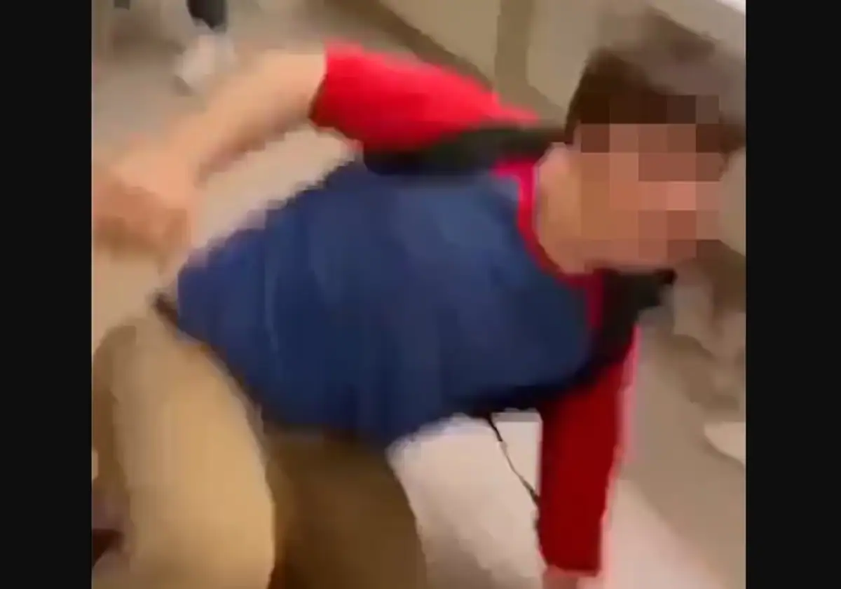 Indignación por un vídeo en el que varios estudiantes atacan a otro con  síndrome de Down: «A por él»