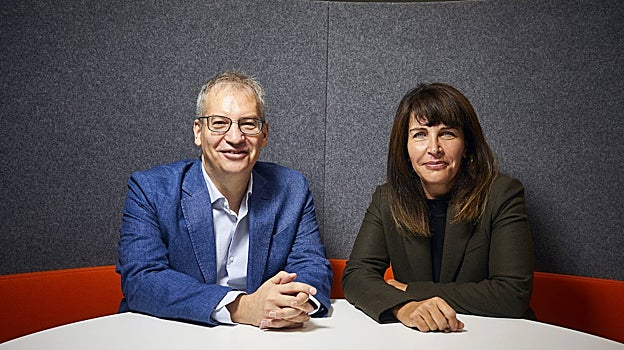 Los israelíes Adi Schwartz, periodista, y Einat Wilf, política, en ABC