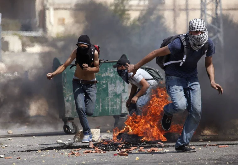 A picture from the revolutions of the second intifada (2000-2005)