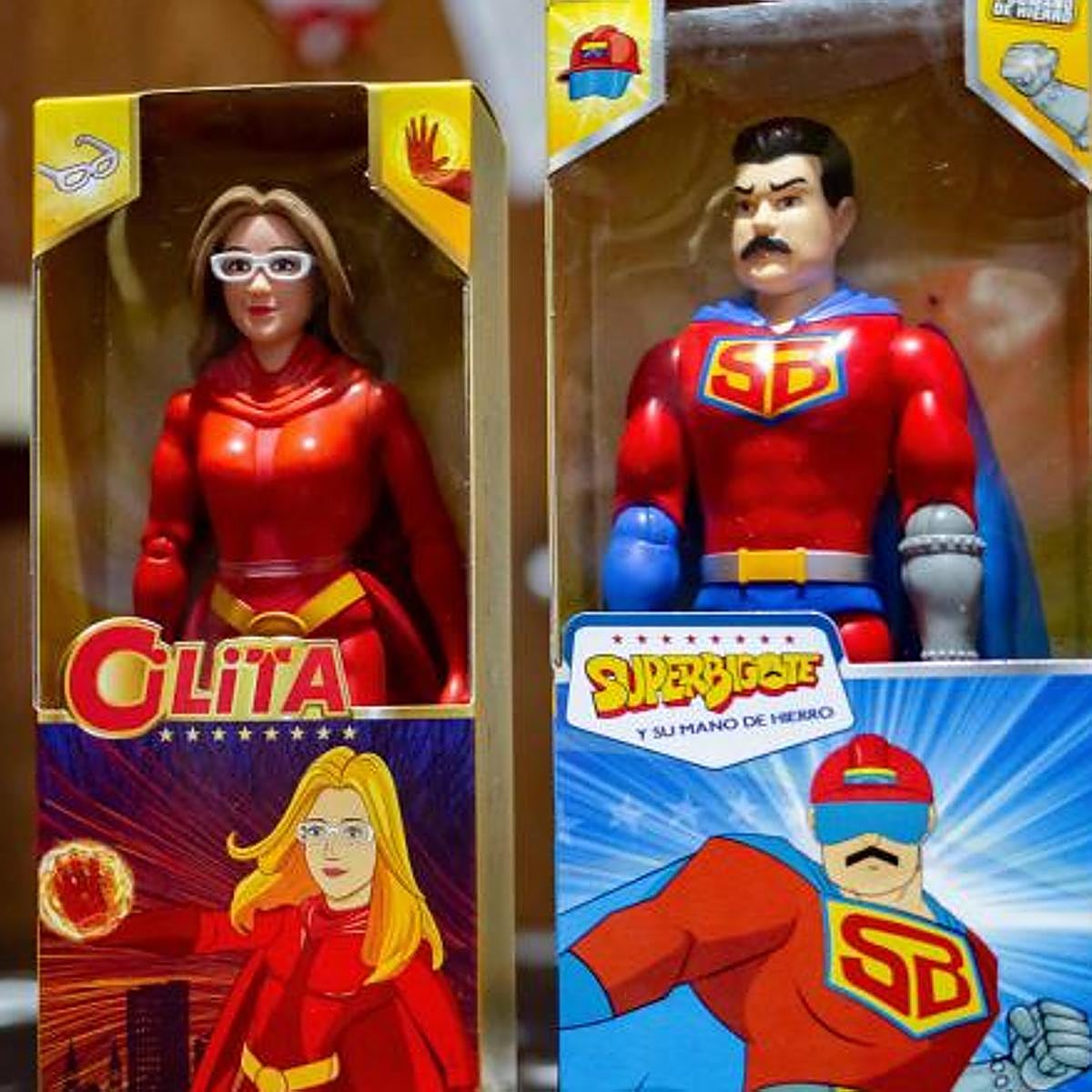 Maduro y esposa Muñecos a su imagen y semejanza por Navidad