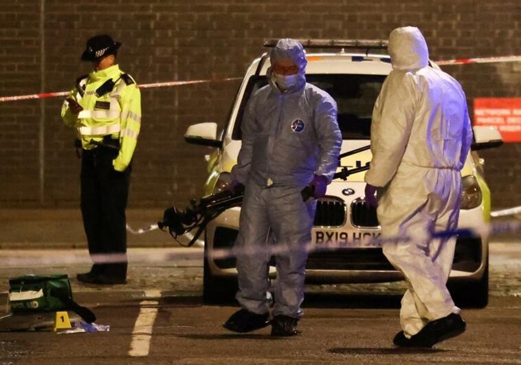 La Policía sospecha que el detenido por el tiroteo a la salida del funeral de Londres buscaba venganza