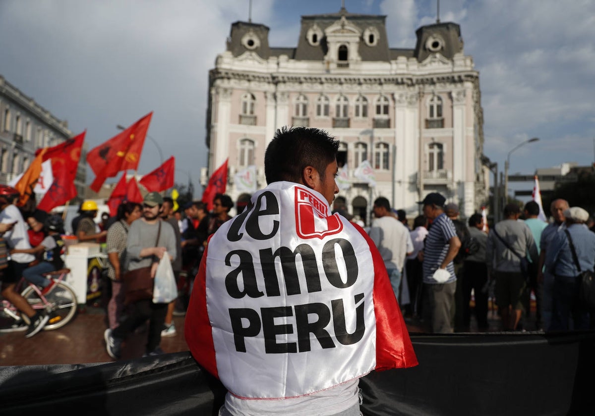 Manifestantes en el centro de Lima