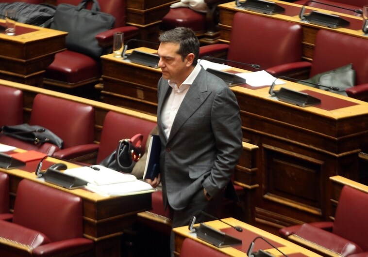 Tsipras presenta una moción de censura al Gobierno de Mitsotakis por el escándalo de las escuchas