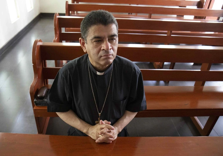 Rolando Álvarez , el obispo que prefirió 26 años de cárcel a irse de Nicaragua