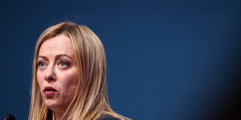 Meloni planea reorganizar el centroderecha en Italia y ‘jubilar’ a Berlusconi