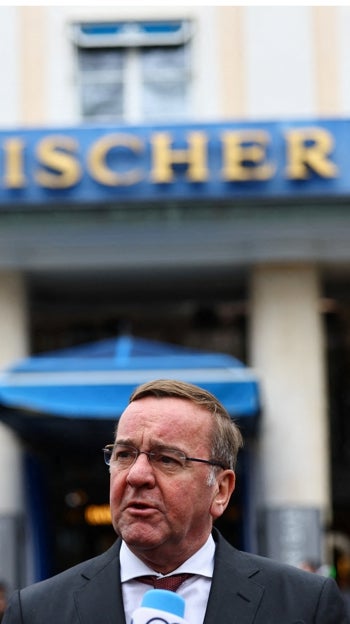 El ministro de Defensa alemán durante la Cumbre en Múnich