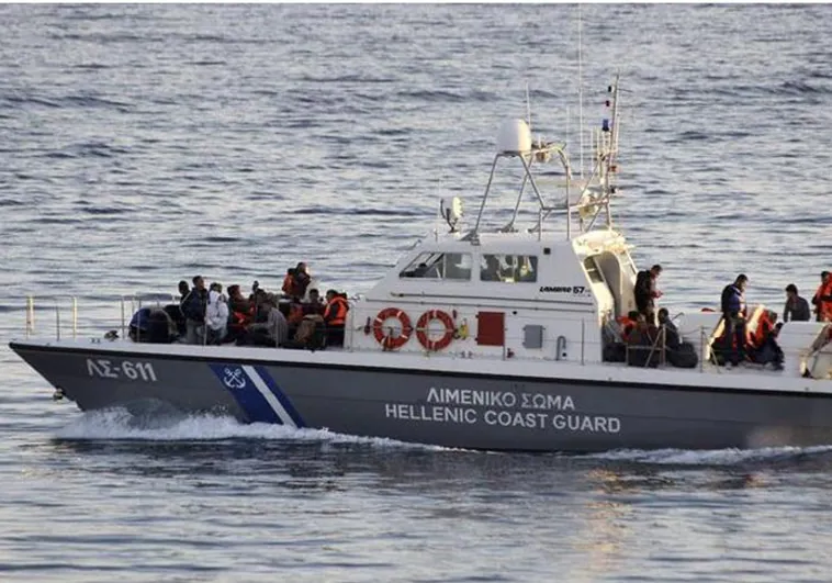 Cuatro desaparecidos en el naufragio de una patera en la isla griega de Samos