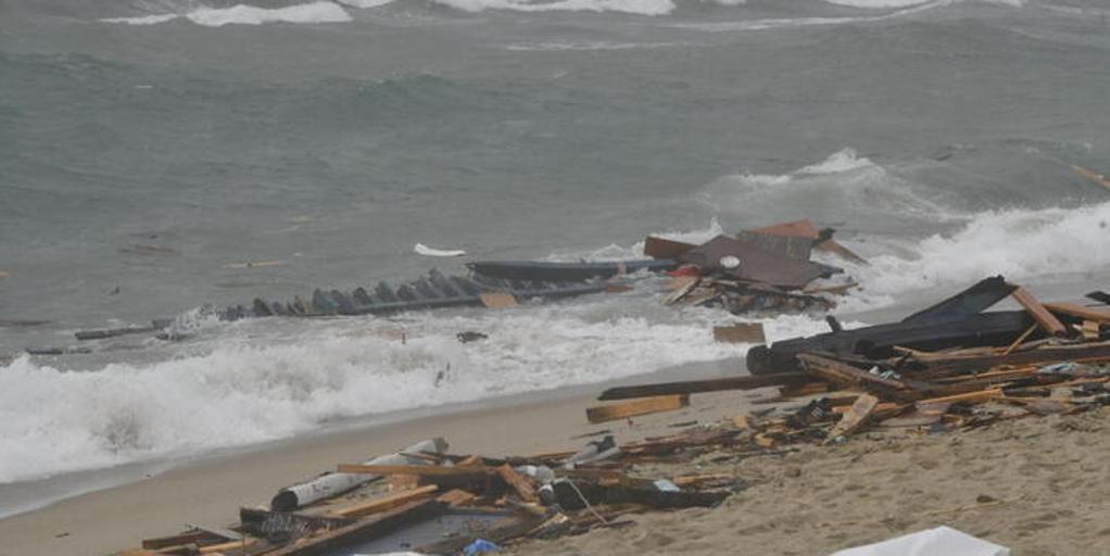 Al menos 40 muertos, entre ellos a baby, al naufragar un barco de migrantes cerca de las costas de Italia