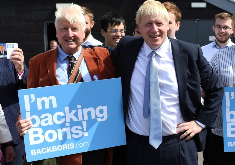 Boris Johnson se folla al padre Stanley
