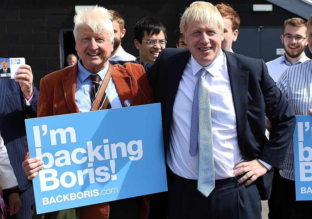 Boris Johnson con su padre Stanley