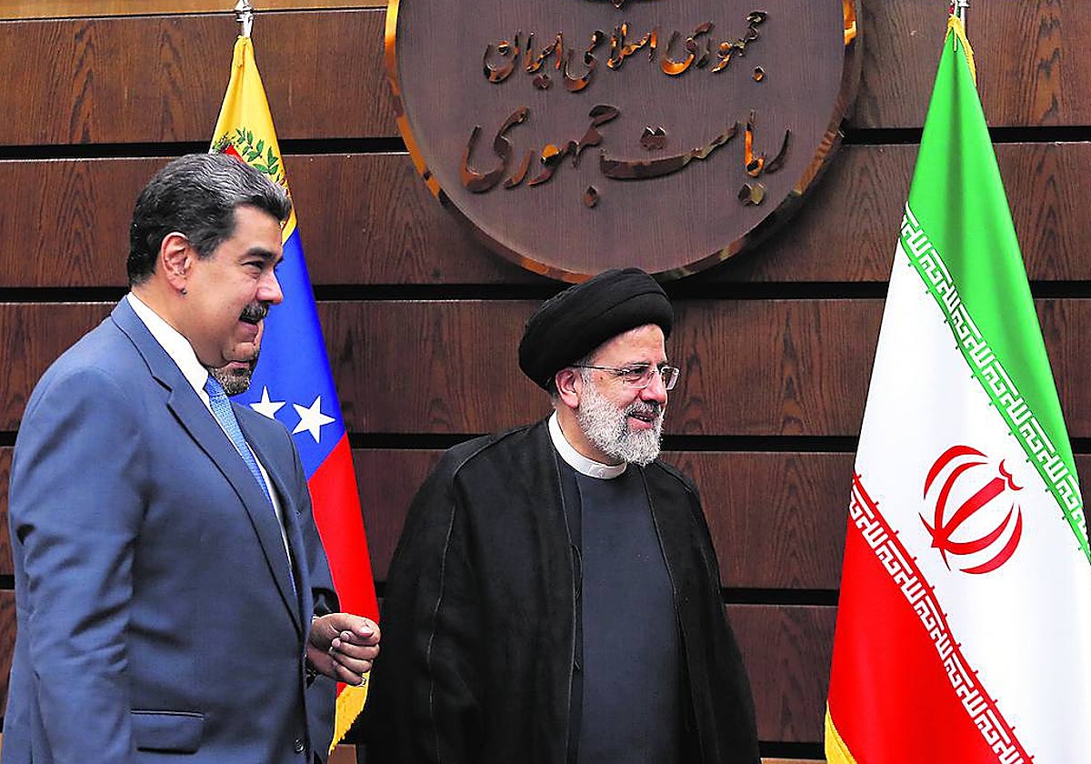 El presidente de Venezuela, Nicolás Maduro, junto a su homólogo iraní, Ebrahim Raisi