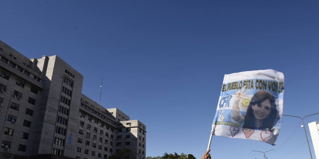Los kirchneristas se movilizan para defender la inocencia de Cristina Fernández, acusada de corrupción