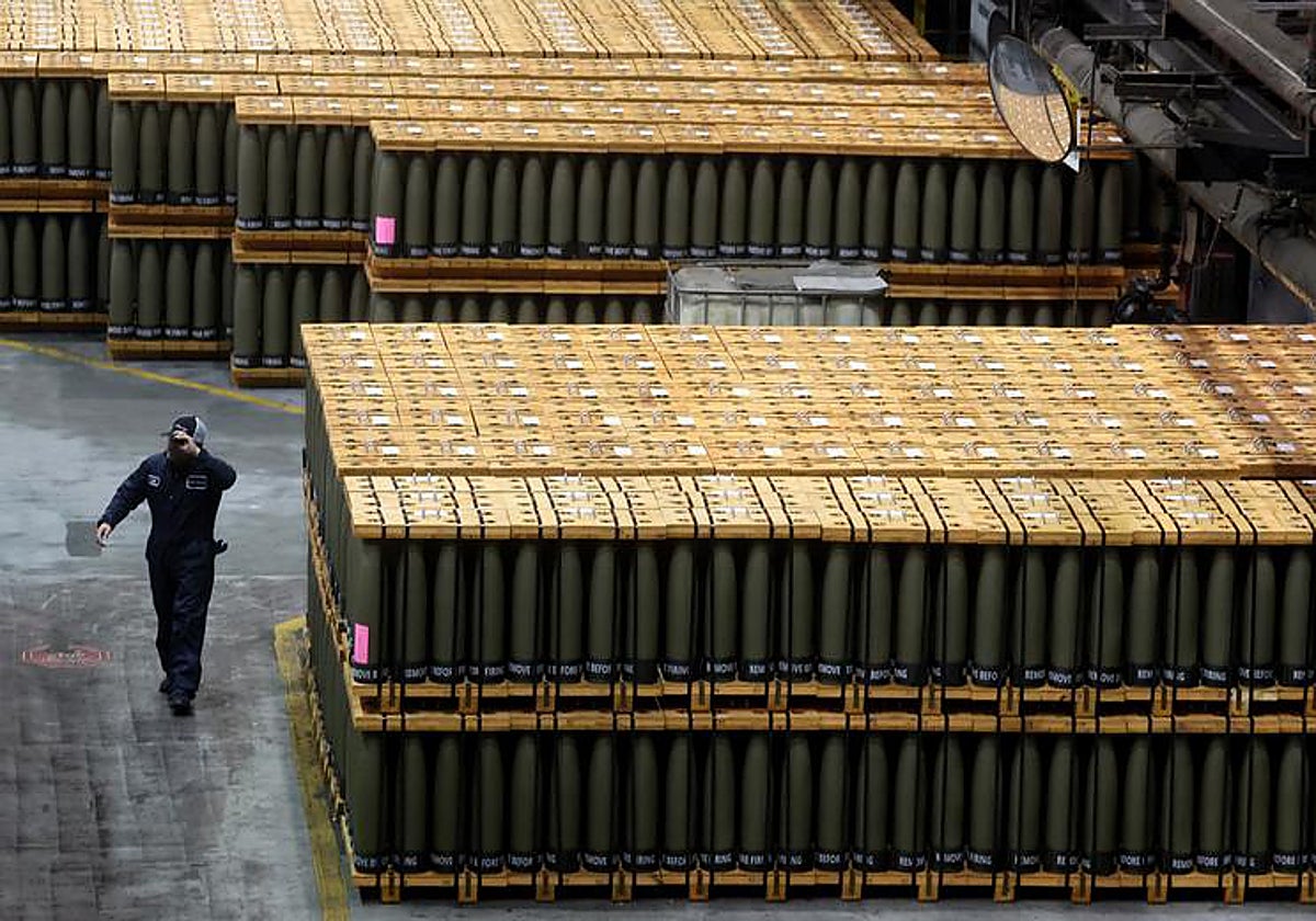 Proyectiles de artillería de 155 mm en un almacen, en Pensilvania (EE.UU), embalados para su envío