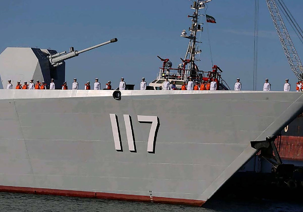 El destructor chino Xining durante unos ejercicios militares de los tres países en 2019