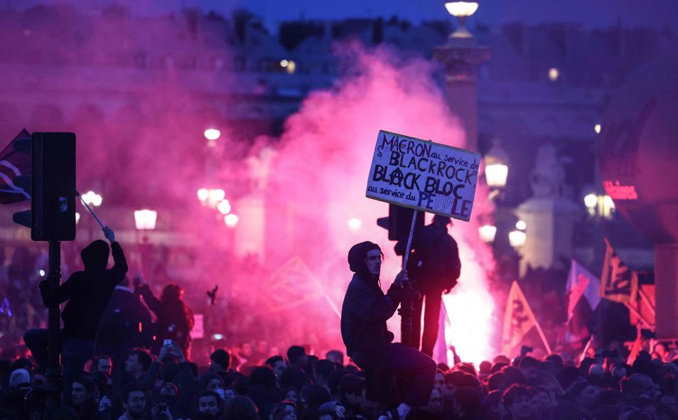 Imagen principal - Imágenes de las protestas en París