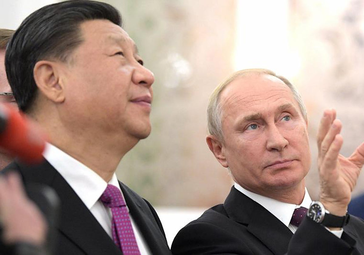 El presidente ruso Vladimir Putin se reúne con el presidente chino Xi Jinping en Moscú