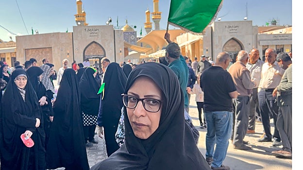 Jóvenes iraquíes por las calles de Bagdad