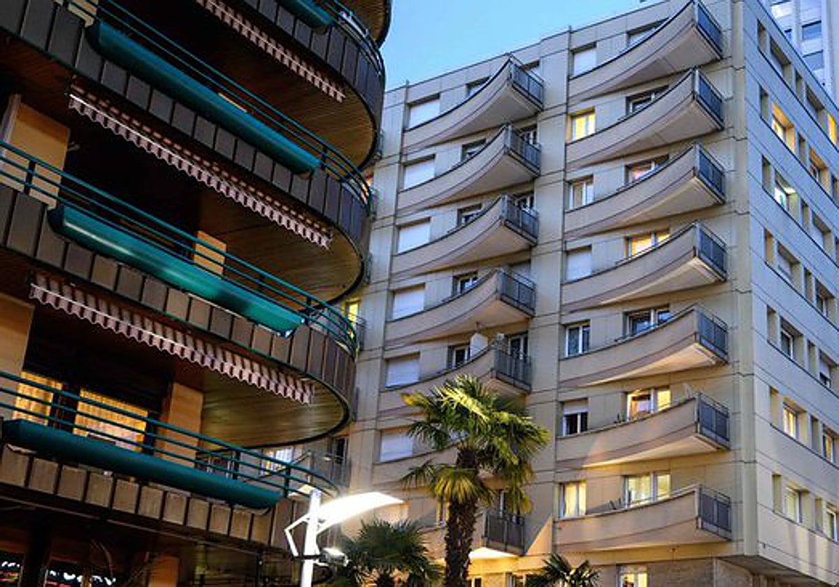 Edificio desde donde se precipitó la familia en Suiza