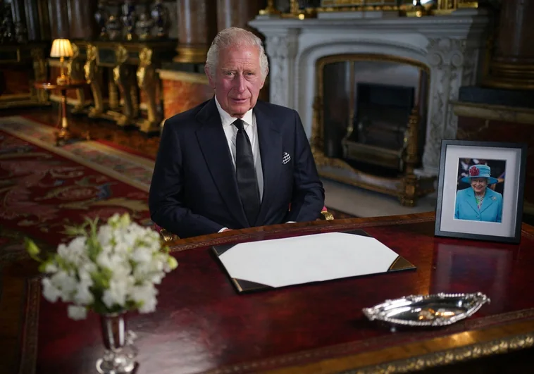 Suspendida la visita de Estado del Rey de Inglaterra a Francia como consecuencia de la crisis que vive el país