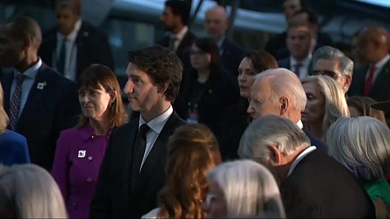 Biden y Trudeau escenifican su buena sintonía durante una cena oficial en Ottawa