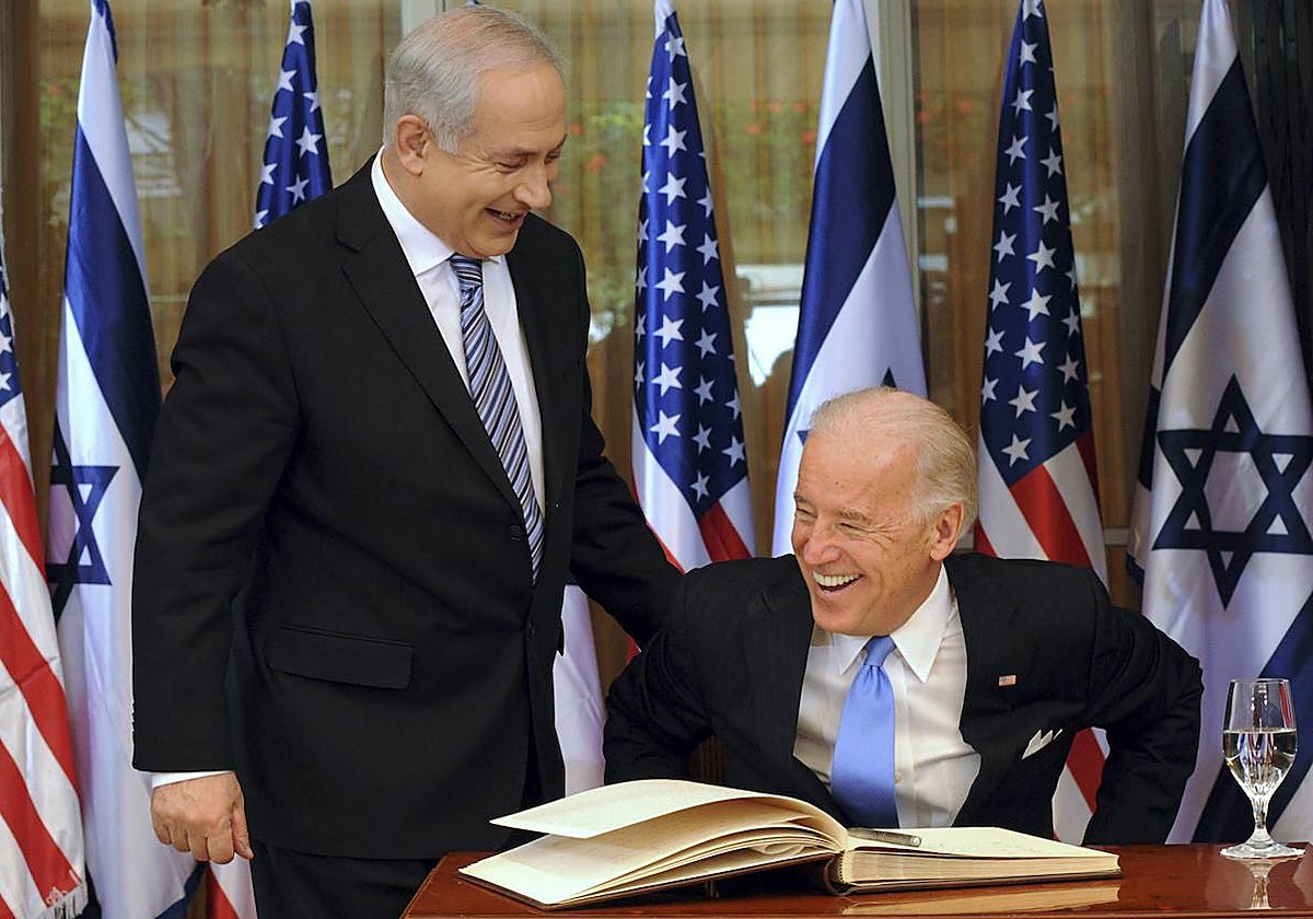 El primer ministro israelí, Bejamín Netanyahu, con el presidente de EE.UU., Joe Biden // Vídeo: Netanyahu anuncia la paralización de la polémica reforma judicial (EP)