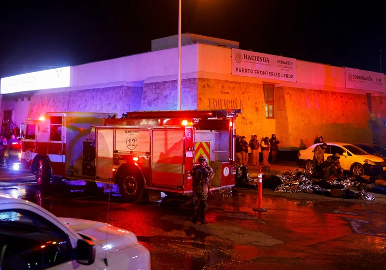 Al menos 39 migrantes mueren en un incendio en unas instalaciones en México cerca de la frontera con EE.UU.