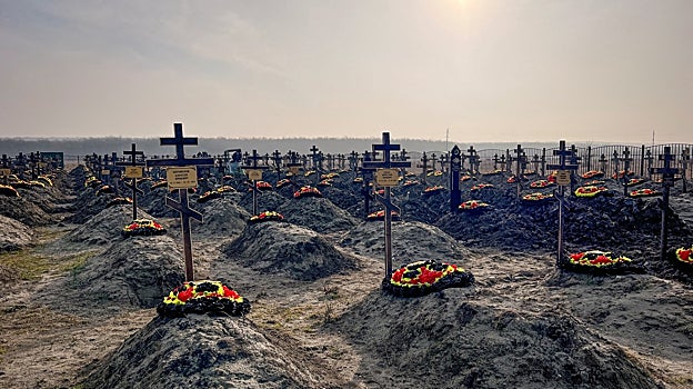 Un cementerio 'exclusivo' de tumbas de mercenarios de Wagner