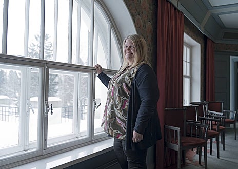 Imagen secundaria 1 - Arriba, Sara, que ve con buenos ojos la entrada en la OTAN. A la izquierda, Elija, una taxista a la que no le convence la adhesión. A la derecha, un guarda fronterizo