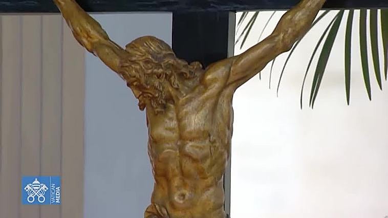 El papa Francisco preside el Domingo de Ramos un día después de recibir el alta