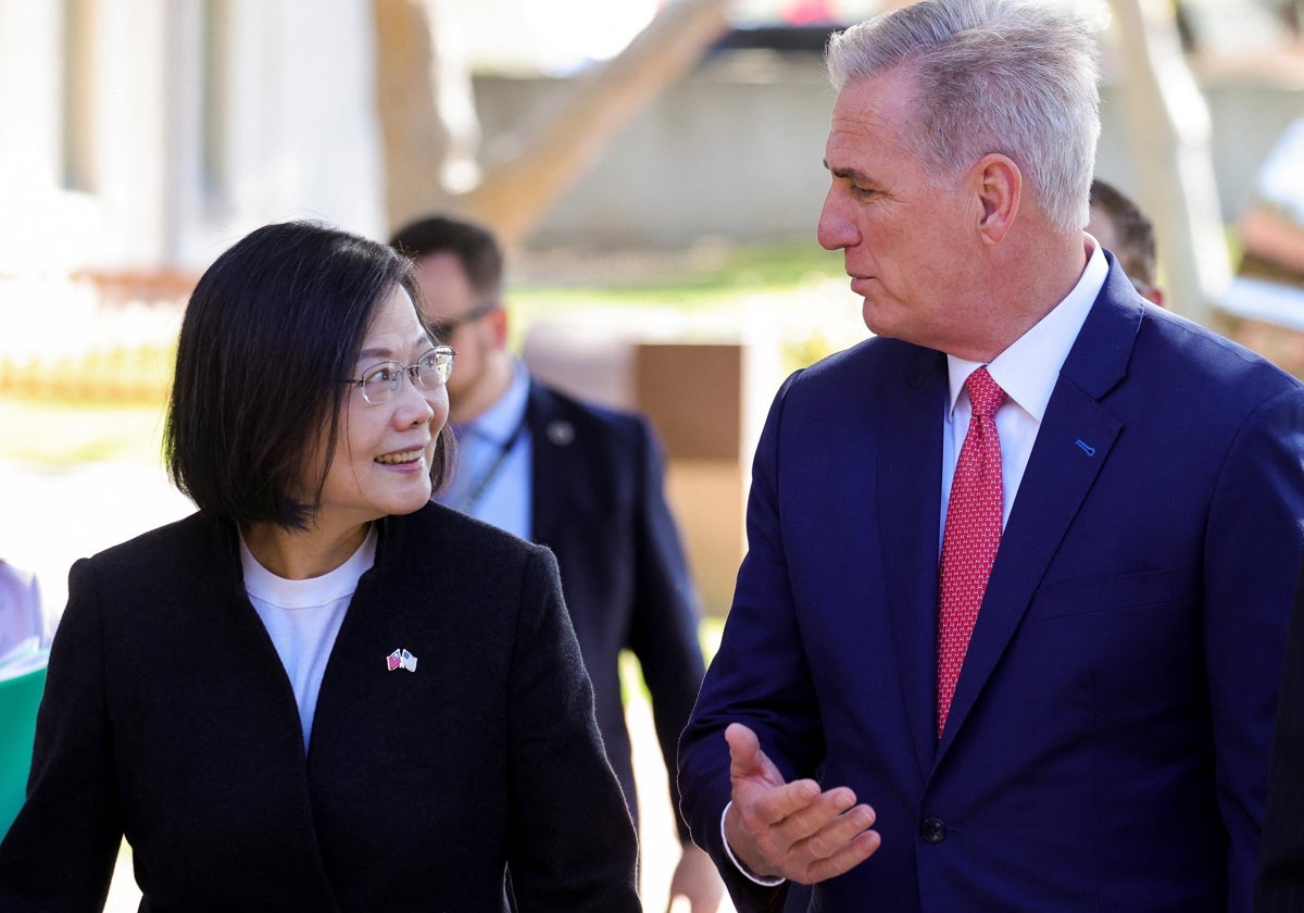 La presidenta de Taiwán, Tsai Ing-wen, se reúne con el presidente de la Cámara de Representantes de los Estados Unidos , Kevin McCarthy, en Simi Valley, California