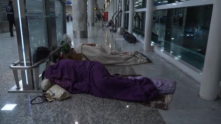 Más de un centenar de personas sin recursos viven en uno de los aeropuertos de Buenos Aires