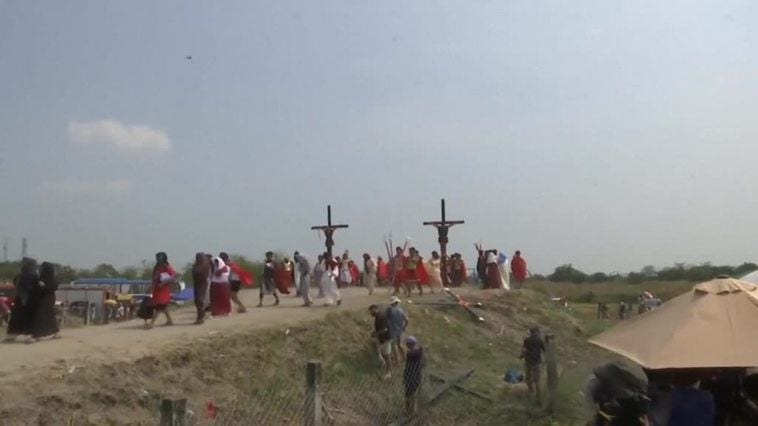 Así recrean la crucifixión de Cristo en Filipinas