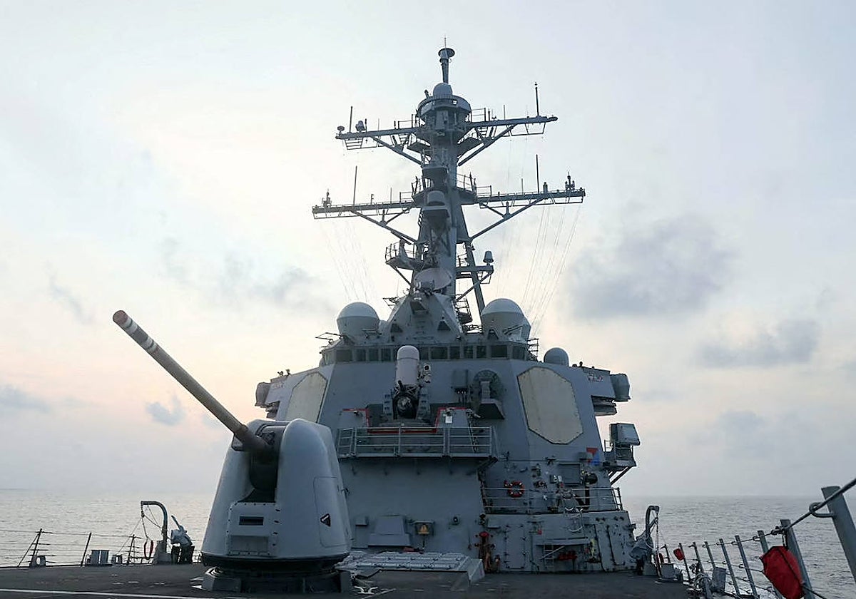 El destructor de misiles guiados de clase Arleigh Burke USS Milius (DDG-69