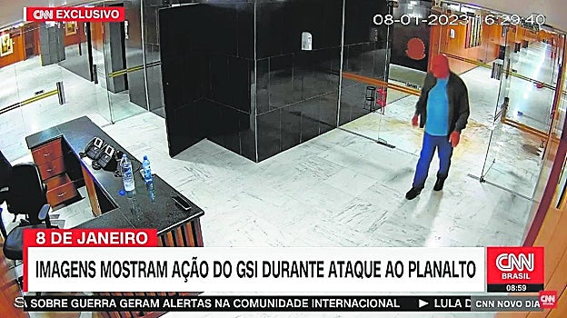 El único militar del Gobierno Lula dimite tras su aparición en un vídeo del asalto en Brasilia