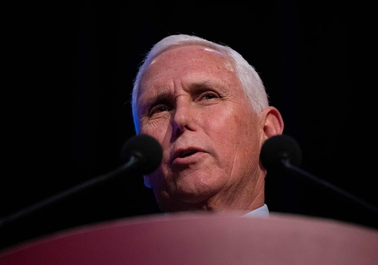 El exvicepresidente Mike Pence es una semana en un acto