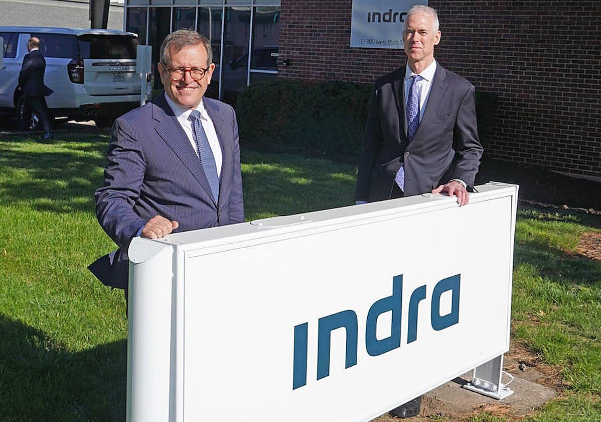 Ramón Tarrech, director de estrategia de gestión de tráfico aéreo de Indra y Bill Colligan, CEO de Indra Air Traffic