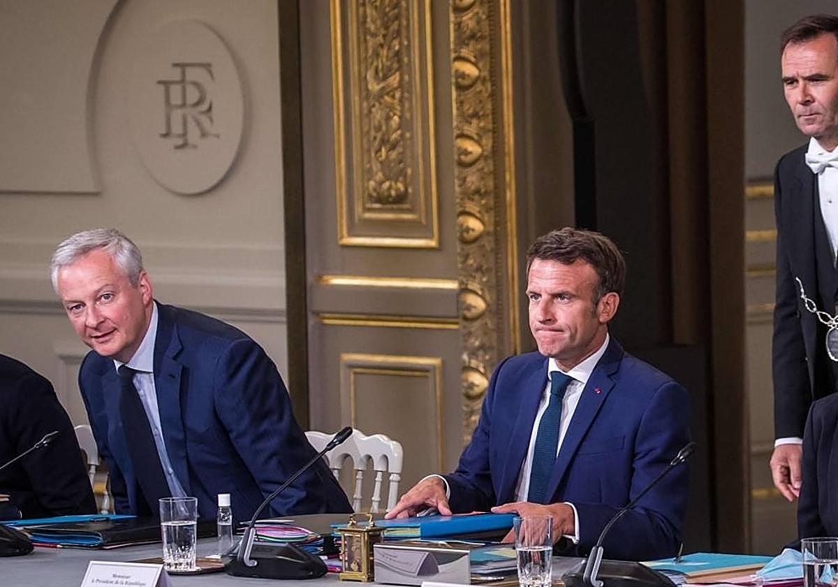 El ministro de Economía, Bruno Le Maire, y el presidente francés, Emmanuel Macron.