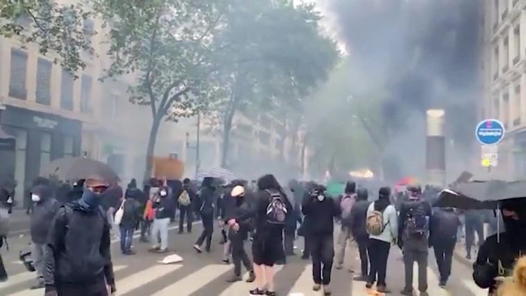 Miles de franceses salen a la calle el 1 de mayo en contra de la reforma de pensiones