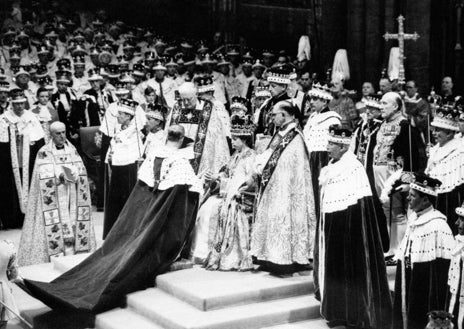 Imagen secundaria 1 - A los 8.000 invitados en la Abadía de Westminster para la coronación de Isabel II, en 1953, hay que sumar los más de once millones de telespectadores que siguieron en el Reino Unido la ceremonia a través de la televisión, así como varios millones más en el mundo