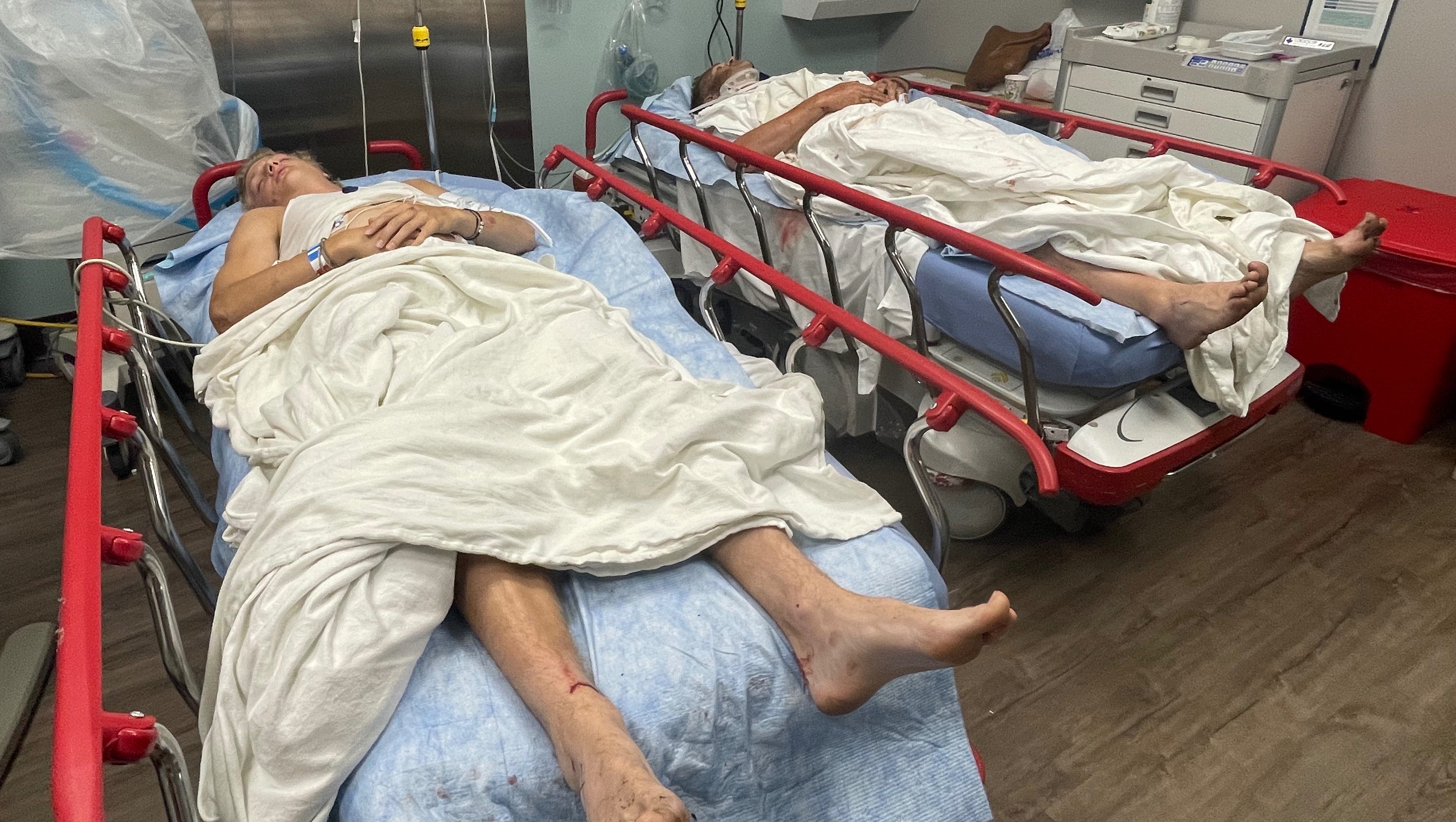 Imagen secundaria 2 - Aric, el novio, y algunas de las víctimas del atropello