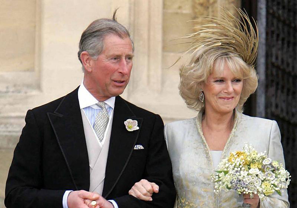 Carlos y Camila, el día que se casaron en abril de 2005