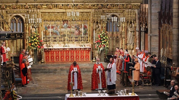 Coronación Carlos III: quién corona a los reyes de Inglaterra, dónde se celebra la ceremonia y lista de invitados