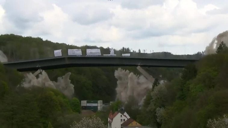 Demuelen en Alemania el puente del valle de Rahmede