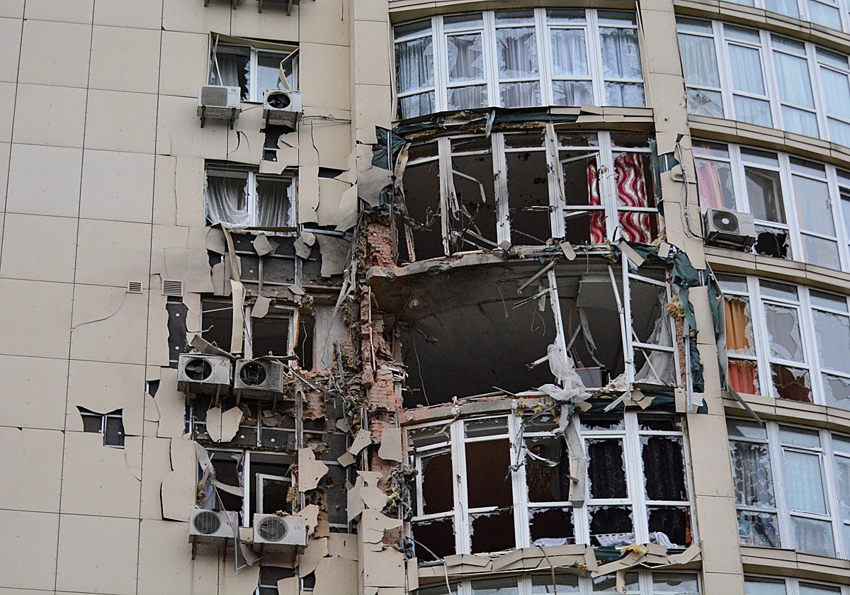 Pedazos de misiles de fabricación iraní mipactaron edificios residenciales en Kiev