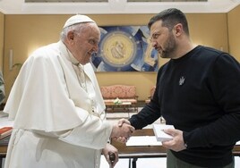 Zelenski, al Papa: «No puede haber igualdad entre víctima y agresor»