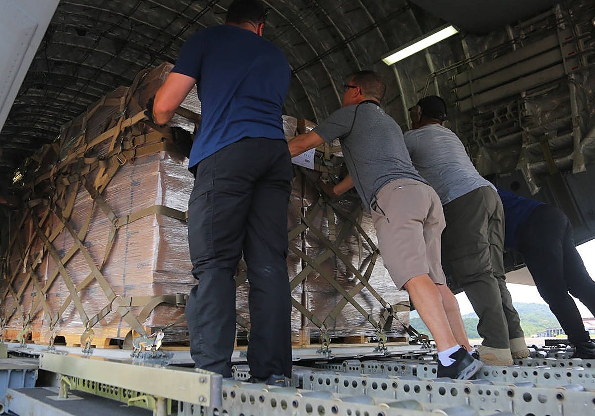 Las autoridades desde el aeropuerto internacional Panamá Pacífico con el cargamento de droga