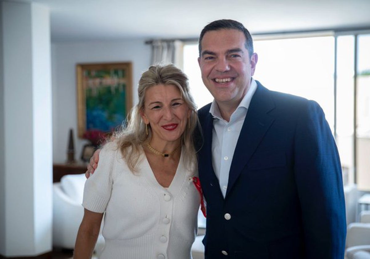Alexis Tsipras, en una imagen con la vicepresidenta segunda del Gobierno español, Yolanda Díaz