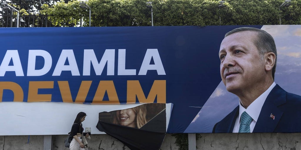 Erdogan enarbola la bandera de Santa Sofia como mezquita